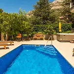 Private Seaside Morska With Pool In Baska Voda, Dalmatia, Croatia 巴什卡沃达