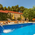 Private Seaside Morska With Pool In Baska Voda, Dalmatia, Croatia 别墅 巴什卡沃达
