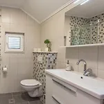 别墅 Private Seaside Morska With Pool In Baska Voda, Dalmatia, Croatia *