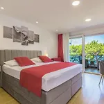 Private Seaside Morska With Pool In Baska Voda, Dalmatia, Croatia 别墅 巴什卡沃达