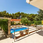 Private Seaside Morska With Pool In Baska Voda, Dalmatia, Croatia * 巴什卡沃达