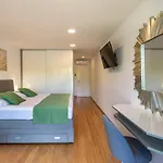 别墅 Private Seaside Morska With Pool In Baska Voda, Dalmatia, Croatia *