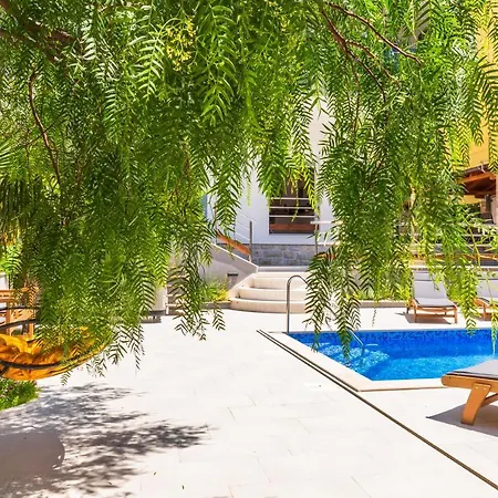 Private Seaside Morska With Pool In Baska Voda, Dalmatia, Croatia