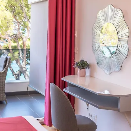 Villa Private Seaside Morska With Pool In Baska Voda, Dalmatia, Croatia *