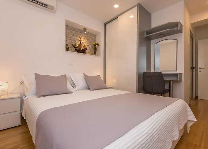Private Seaside Morska With Pool In Baska Voda, Dalmatia, Croatia