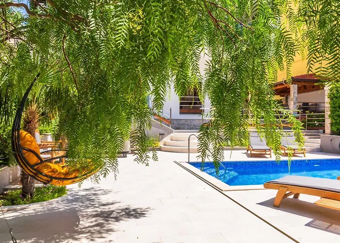Private Seaside Morska With Pool In Baska Voda, Dalmatia, Croatia